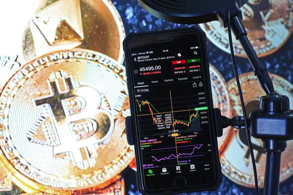 Smartphone trading app over Bitcoin coins